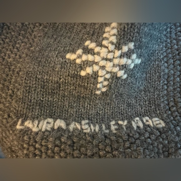 Laura Ashley vintage 1998 wool snowflake sweater size medium - Picture 7 of 7